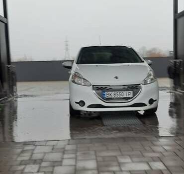 Білий Пежо 208, об'ємом двигуна 1.4 л та пробігом 259 тис. км за 7100 $, фото 23 на Automoto.ua