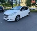 Белый Пежо 208, объемом двигателя 1.4 л и пробегом 113 тыс. км за 6450 $, фото 1 на Automoto.ua