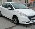 Белый Пежо 208, объемом двигателя 1.4 л и пробегом 222 тыс. км за 6750 $, фото 1 на Automoto.ua