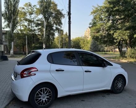Белый Пежо 208, объемом двигателя 1.4 л и пробегом 300 тыс. км за 7000 $, фото 2 на Automoto.ua