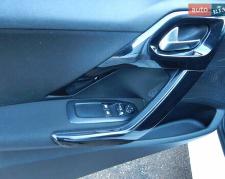 Пежо 208 2012 в Трускавце на Automoto.ua Белый Пежо 208, объемом двигателя 1.4 л и пробегом 160 тыс. км за 5890 $, фото 56 на Automoto.ua