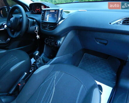 Пежо 208 2012 в Трускавце на Automoto.ua Белый Пежо 208, объемом двигателя 1.4 л и пробегом 160 тыс. км за 5890 $, фото 64 на Automoto.ua