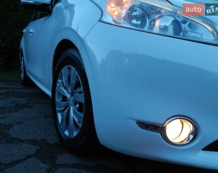 Пежо 208 2012 в Трускавце на Automoto.ua Белый Пежо 208, объемом двигателя 1.4 л и пробегом 160 тыс. км за 5890 $, фото 10 на Automoto.ua