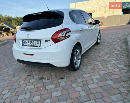 Белый Пежо 208, объемом двигателя 1.4 л и пробегом 257 тыс. км за 6800 $, фото 8 на Automoto.ua