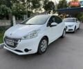 Белый Пежо 208, объемом двигателя 1.4 л и пробегом 240 тыс. км за 7700 $, фото 1 на Automoto.ua