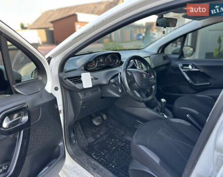 Белый Пежо 208, объемом двигателя 1.4 л и пробегом 257 тыс. км за 6800 $, фото 5 на Automoto.ua