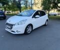 Белый Пежо 208, объемом двигателя 1.4 л и пробегом 113 тыс. км за 6450 $, фото 1 на Automoto.ua