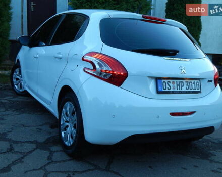 Пежо 208 2012 в Трускавце на Automoto.ua Белый Пежо 208, объемом двигателя 1.4 л и пробегом 160 тыс. км за 5890 $, фото 25 на Automoto.ua