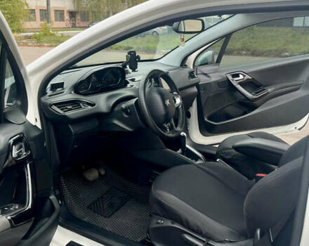 Білий Пежо 208, об'ємом двигуна 1.6 л та пробігом 77 тис. км за 8800 $, фото 7 на Automoto.ua