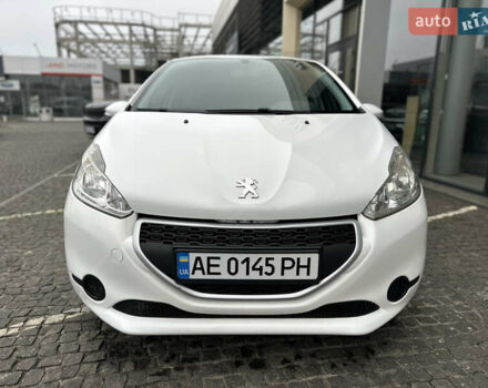 Белый Пежо 208, объемом двигателя 1 л и пробегом 102 тыс. км за 5500 $, фото 4 на Automoto.ua