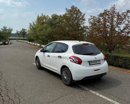 Белый Пежо 208, объемом двигателя 1 л и пробегом 198 тыс. км за 4000 $, фото 5 на Automoto.ua