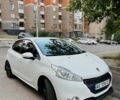 Белый Пежо 208, объемом двигателя 1.56 л и пробегом 175 тыс. км за 7900 $, фото 6 на Automoto.ua