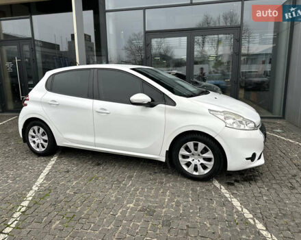 Белый Пежо 208, объемом двигателя 1 л и пробегом 102 тыс. км за 5500 $, фото 2 на Automoto.ua