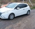 Белый Пежо 208, объемом двигателя 1 л и пробегом 100 тыс. км за 4450 $, фото 1 на Automoto.ua