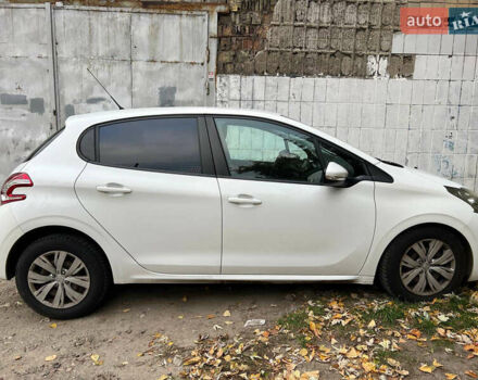 Белый Пежо 208, объемом двигателя 1.56 л и пробегом 200 тыс. км за 5900 $, фото 2 на Automoto.ua