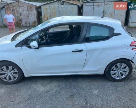 Білий Пежо 208, об'ємом двигуна 1 л та пробігом 120 тис. км за 4000 $, фото 5 на Automoto.ua