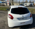 Белый Пежо 208, объемом двигателя 1 л и пробегом 109 тыс. км за 5400 $, фото 5 на Automoto.ua