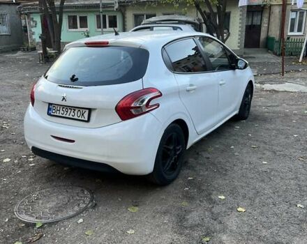 Пежо 208 2013 в Одессе на Automoto.ua Белый Пежо 208, объемом двигателя 1.56 л и пробегом 190 тыс. км за 4999 $, фото 2 на Automoto.ua