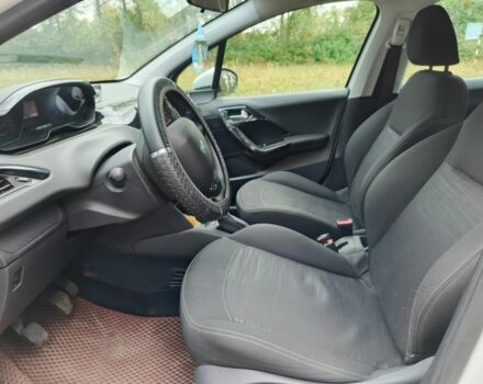 Білий Пежо 208, об'ємом двигуна 1 л та пробігом 82 тис. км за 5000 $, фото 7 на Automoto.ua