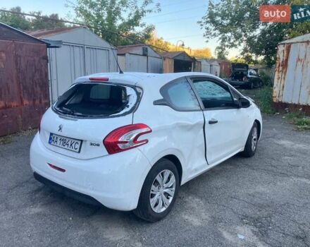 Білий Пежо 208, об'ємом двигуна 1 л та пробігом 120 тис. км за 4000 $, фото 3 на Automoto.ua