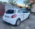 Білий Пежо 208, об'ємом двигуна 1 л та пробігом 120 тис. км за 4000 $, фото 3 на Automoto.ua