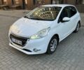 Белый Пежо 208, объемом двигателя 1.2 л и пробегом 108 тыс. км за 7500 $, фото 1 на Automoto.ua