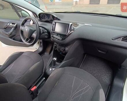 Білий Пежо 208, об'ємом двигуна 1.2 л та пробігом 92 тис. км за 7500 $, фото 13 на Automoto.ua