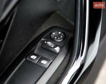 Белый Пежо 208, объемом двигателя 1.2 л и пробегом 93 тыс. км за 7800 $, фото 23 на Automoto.ua