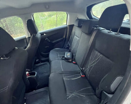 Білий Пежо 208, об'ємом двигуна 1.2 л та пробігом 119 тис. км за 6500 $, фото 13 на Automoto.ua