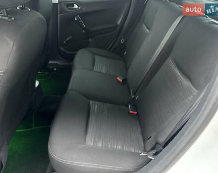 Белый Пежо 208, объемом двигателя 1 л и пробегом 102 тыс. км за 5500 $, фото 15 на Automoto.ua
