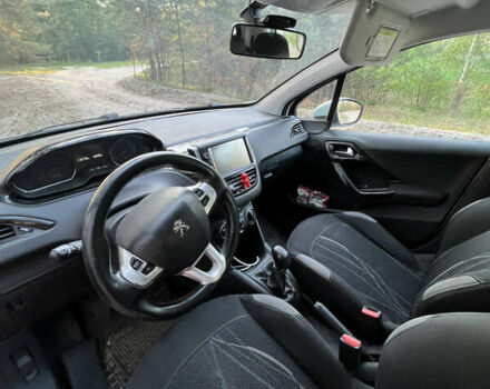 Білий Пежо 208, об'ємом двигуна 1.2 л та пробігом 119 тис. км за 6500 $, фото 7 на Automoto.ua