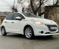 Белый Пежо 208, объемом двигателя 1 л и пробегом 143 тыс. км за 7000 $, фото 1 на Automoto.ua