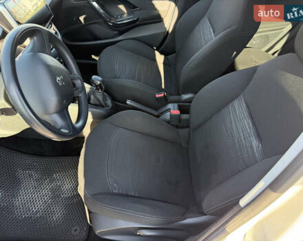 Белый Пежо 208, объемом двигателя 1 л и пробегом 109 тыс. км за 5400 $, фото 10 на Automoto.ua