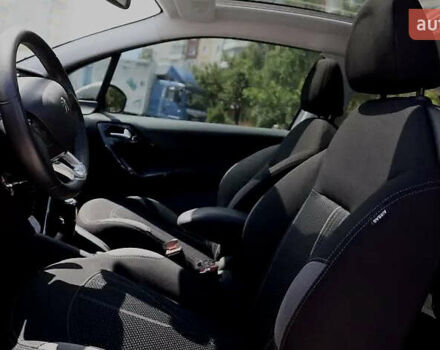 Білий Пежо 208, об'ємом двигуна 1.6 л та пробігом 77 тис. км за 8800 $, фото 5 на Automoto.ua
