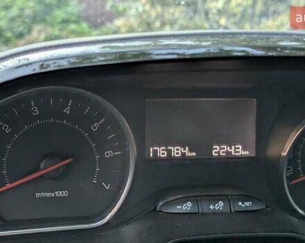 Білий Пежо 208, об'ємом двигуна 1.2 л та пробігом 177 тис. км за 6700 $, фото 5 на Automoto.ua