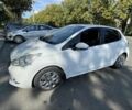 Белый Пежо 208, объемом двигателя 1.2 л и пробегом 160 тыс. км за 6200 $, фото 1 на Automoto.ua