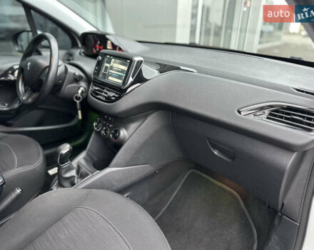 Белый Пежо 208, объемом двигателя 1 л и пробегом 102 тыс. км за 5500 $, фото 17 на Automoto.ua