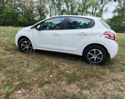 Білий Пежо 208, об'ємом двигуна 1 л та пробігом 82 тис. км за 5000 $, фото 4 на Automoto.ua