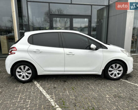 Белый Пежо 208, объемом двигателя 1 л и пробегом 102 тыс. км за 5500 $, фото 9 на Automoto.ua
