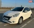 Білий Пежо 208, об'ємом двигуна 1.2 л та пробігом 142 тис. км за 6000 $, фото 1 на Automoto.ua