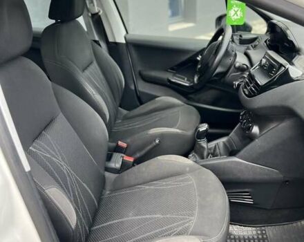 Белый Пежо 208, объемом двигателя 1.4 л и пробегом 186 тыс. км за 6400 $, фото 7 на Automoto.ua