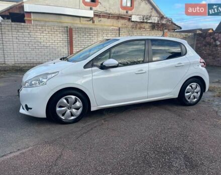 Пежо 208 2013 в Житомире на Automoto.ua Белый Пежо 208, объемом двигателя 1.57 л и пробегом 255 тыс. км за 5700 $, фото 9 на Automoto.ua