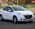 Белый Пежо 208, объемом двигателя 1.2 л и пробегом 93 тыс. км за 7800 $, фото 2 на Automoto.ua