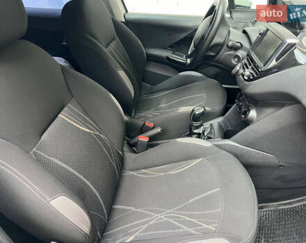Белый Пежо 208, объемом двигателя 1.56 л и пробегом 200 тыс. км за 5900 $, фото 4 на Automoto.ua