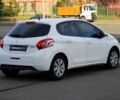 Белый Пежо 208, объемом двигателя 1.2 л и пробегом 93 тыс. км за 7800 $, фото 6 на Automoto.ua