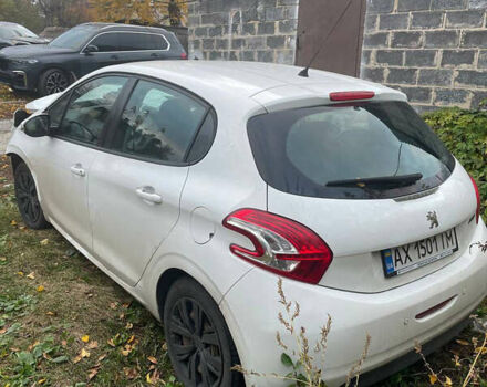 Белый Пежо 208, объемом двигателя 1.2 л и пробегом 120 тыс. км за 2500 $, фото 1 на Automoto.ua
