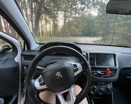 Білий Пежо 208, об'ємом двигуна 1.2 л та пробігом 119 тис. км за 6500 $, фото 9 на Automoto.ua