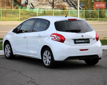Белый Пежо 208, объемом двигателя 1.2 л и пробегом 93 тыс. км за 7800 $, фото 3 на Automoto.ua