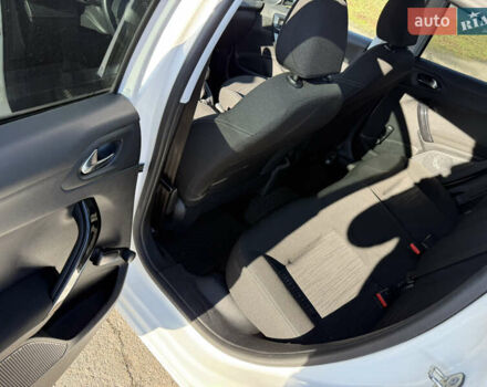 Белый Пежо 208, объемом двигателя 1 л и пробегом 109 тыс. км за 5400 $, фото 11 на Automoto.ua