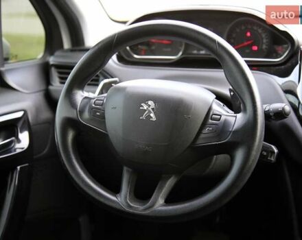 Белый Пежо 208, объемом двигателя 1.2 л и пробегом 93 тыс. км за 7800 $, фото 14 на Automoto.ua